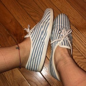 Slip on tennis shoes